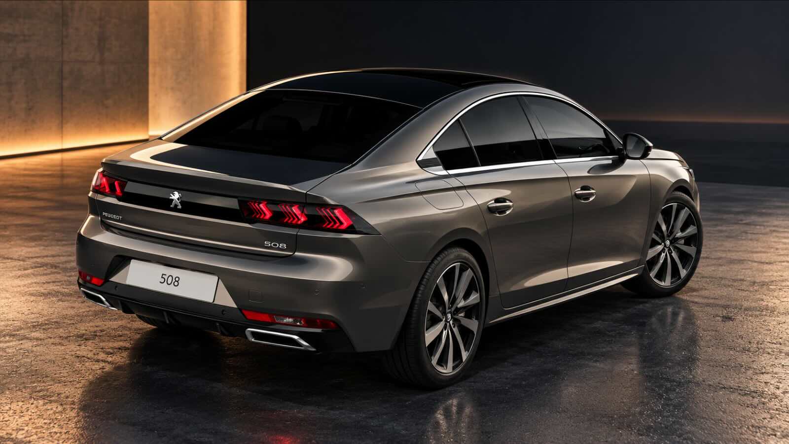 Peugeot 508 dans un studio cinématographique-fix Peugeot 508 dans un studio cinematographique